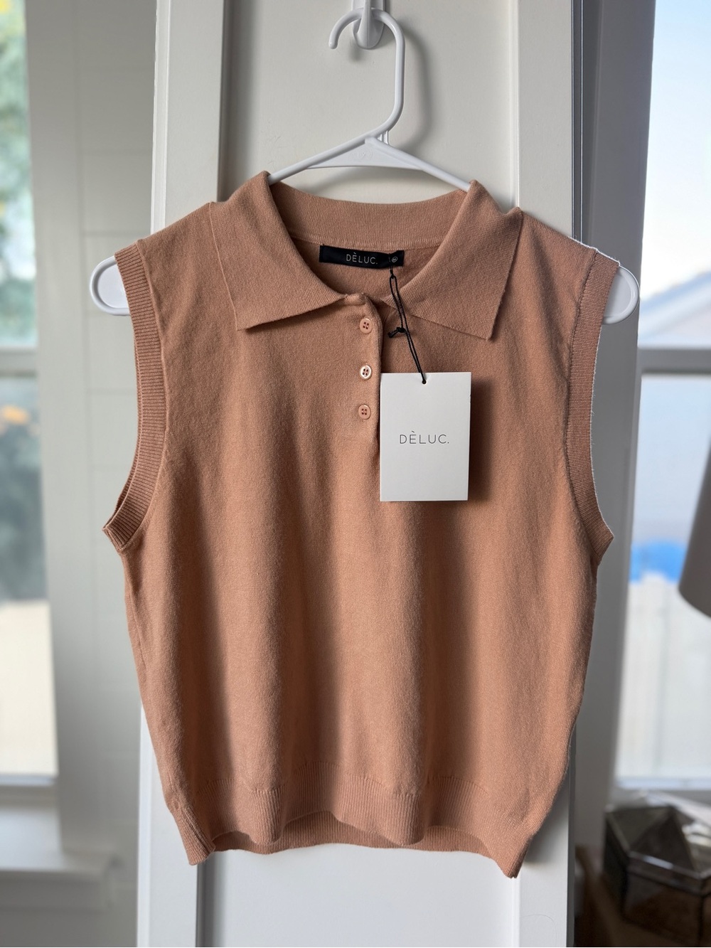 Dèluc Cassio Sleeveless Polo Sweater Top Beige Tan M NWT - Picture 2 of 6